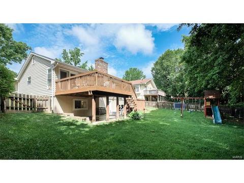 1042 Treetop Trail Dr, Ballwin, MO 63021 photo 17