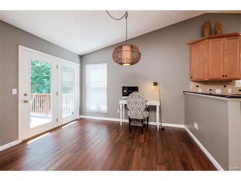 1042 Treetop Trail Dr, Ballwin, MO 63021 photo 4