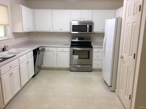 647 Hawk Run Dr, O'fallon, MO 63368 photo 3