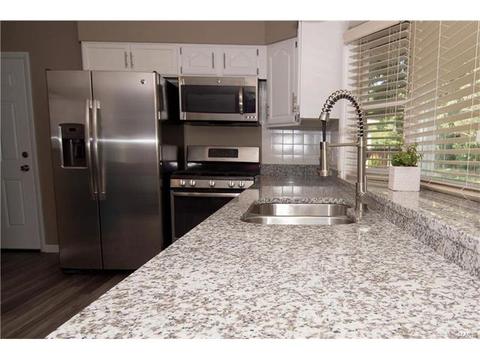 531 Blazedwood Dr, Ballwin, MO 63021 photo 3