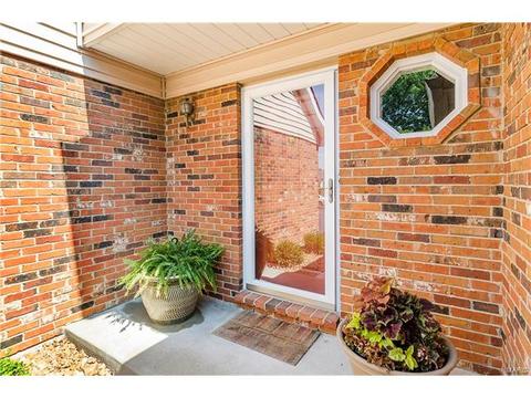 1009 Alpine Ridge Dr, Ballwin, MO 63021 photo 1