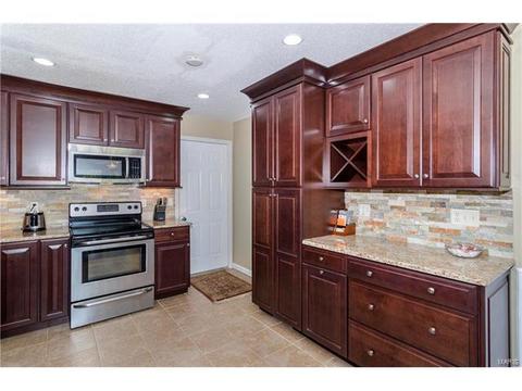 1009 Alpine Ridge Dr, Ballwin, MO 63021 photo 3