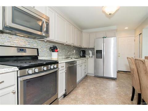 15 Wilbert Dr, Saint Charles, MO 63304 photo 2