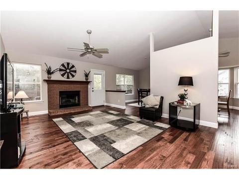 897 Top Notch Ln, Eureka, MO 63025 photo 4