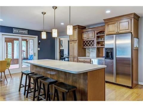 473 Nottingham Dr, Ballwin, MO 63011 photo 3