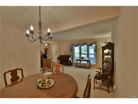 810 Courtland Pl, Manchester, MO 63021 photo 3