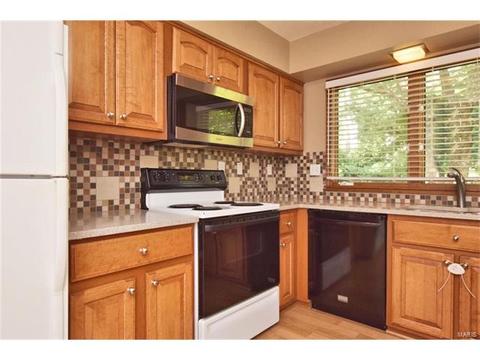 912 Parkfield Ter, Ballwin, MO 63021 photo 3