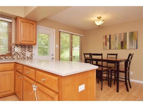 912 Parkfield Ter, Ballwin, MO 63021 photo 4