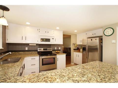 800 Eaglebrooke, Ballwin, MO 63021 photo 3
