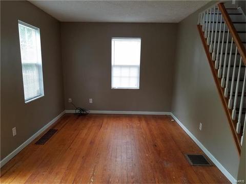 928 Spring Ave, Saint Charles, MO 63301 photo 3