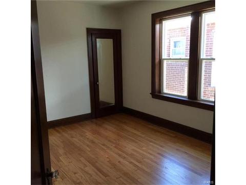 5631 Gresham Ave, Saint Louis, MO 63109 photo 4