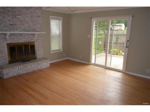45 Evergreen Ct, Ballwin, MO 63021 photo 4