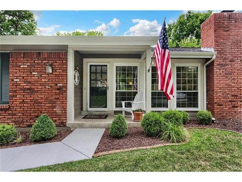 1504 Sunnytree Ln, Ballwin, MO 63021 photo 2