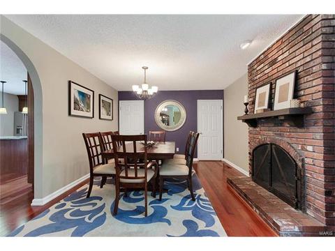 1504 Sunnytree Ln, Ballwin, MO 63021 photo 4