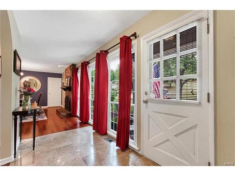 1504 Sunnytree Ln, Ballwin, MO 63021 photo 3