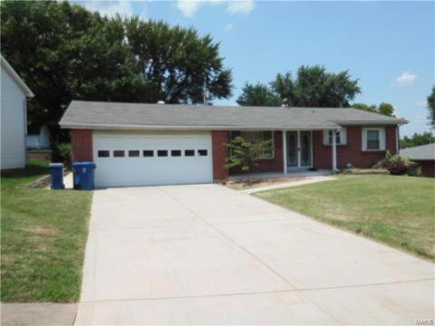643 Nancy Dr, Saint Charles, MO 63301 photo 1