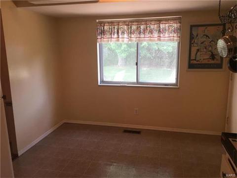 414 Sorrento Dr, Ballwin, MO 63021 photo 5