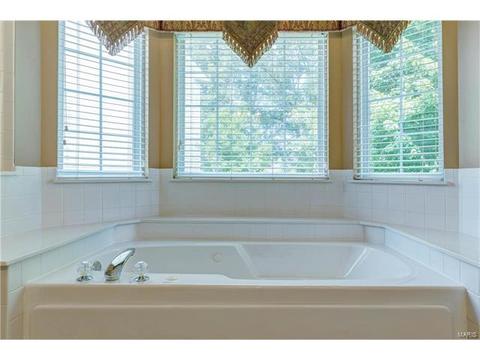 2444 Clarjon Dr, Ballwin, MO 63021 photo 31