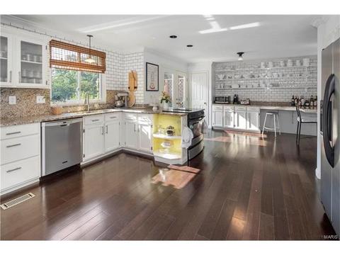1173 Richland Mdws, Ballwin, MO 63021 photo 2