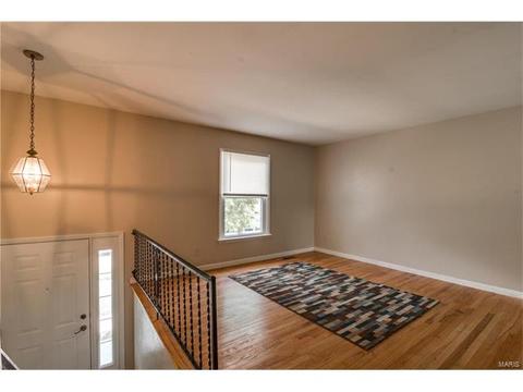 895 Napoli, Ballwin, MO 63021 photo 3