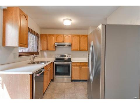 895 Napoli, Ballwin, MO 63021 photo 7