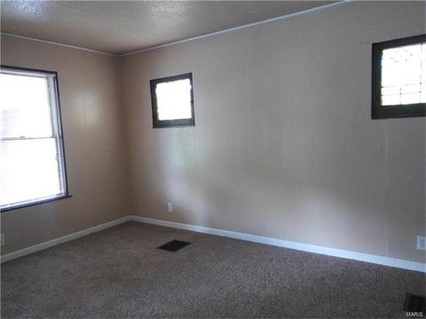 9116 E Milton Ave, Saint Louis, MO 63114 photo 2