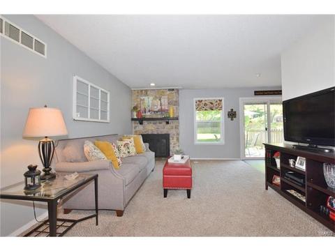 372 Greenmore Dr, Ballwin, MO 63011 photo 10