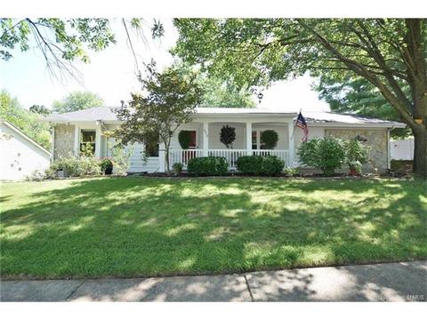 372 Greenmore Dr, Ballwin, MO 63011 photo 1