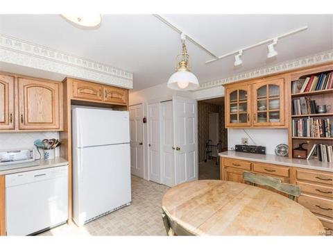 111 Breezeview Dr, Ballwin, MO 63021 photo 9