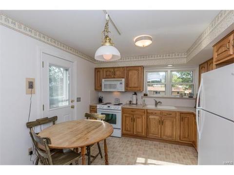 111 Breezeview Dr, Ballwin, MO 63021 photo 7