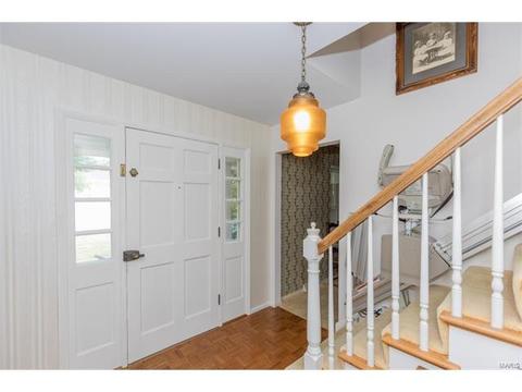111 Breezeview Dr, Ballwin, MO 63021 photo 2