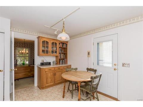 111 Breezeview Dr, Ballwin, MO 63021 photo 8
