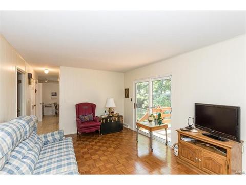 111 Breezeview Dr, Ballwin, MO 63021 photo 12