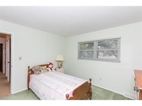 111 Breezeview Dr, Ballwin, MO 63021 photo 17