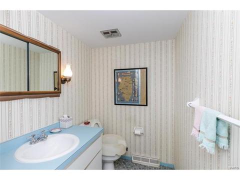 111 Breezeview Dr, Ballwin, MO 63021 photo 10