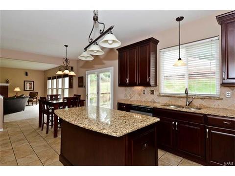 437 Buckhurst Dr, Ballwin, MO 63021 photo 3