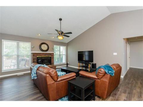 1877 Summitview Dr, Saint Charles, MO 63303 photo 2