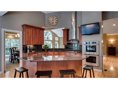 1208 Parkway Meadow Ct, Ballwin, MO 63021 photo 8