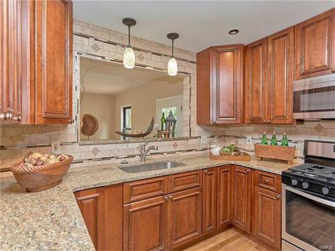 85 Breezeview Dr, Ballwin, MO 63021 photo 3