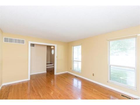 488 Tumulty Dr, Ballwin, MO 63021 photo 3