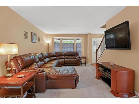1020 Oak Gln, Ballwin, MO 63021 photo 4