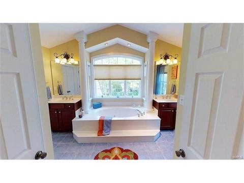 660 Ashmont Dr, Saint Louis, MO 63132 photo 12