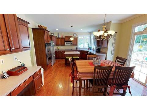 660 Ashmont Dr, Saint Louis, MO 63132 photo 7