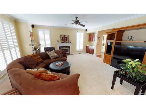 660 Ashmont Dr, Saint Louis, MO 63132 photo 4