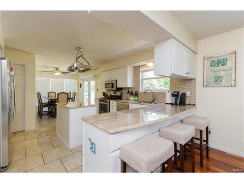 1938 Hedge Dr, O'fallon, MO 63366 photo 3