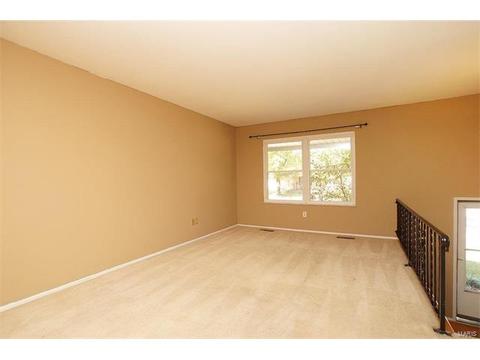 308 Wembley Ln, Ballwin, MO 63021 photo 3