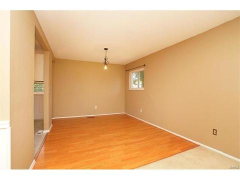 308 Wembley Ln, Ballwin, MO 63021 photo 4