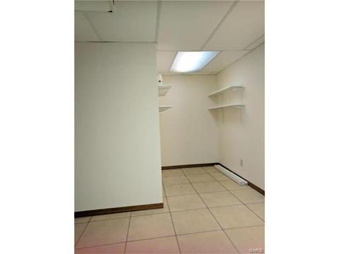 704 Sandy Summit Dr, Ballwin, MO 63021 photo 17