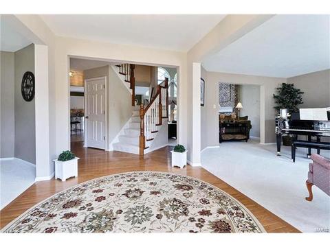 749 Charleston Oaks Dr, Ballwin, MO 63021 photo 4
