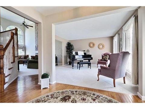 749 Charleston Oaks Dr, Ballwin, MO 63021 photo 5